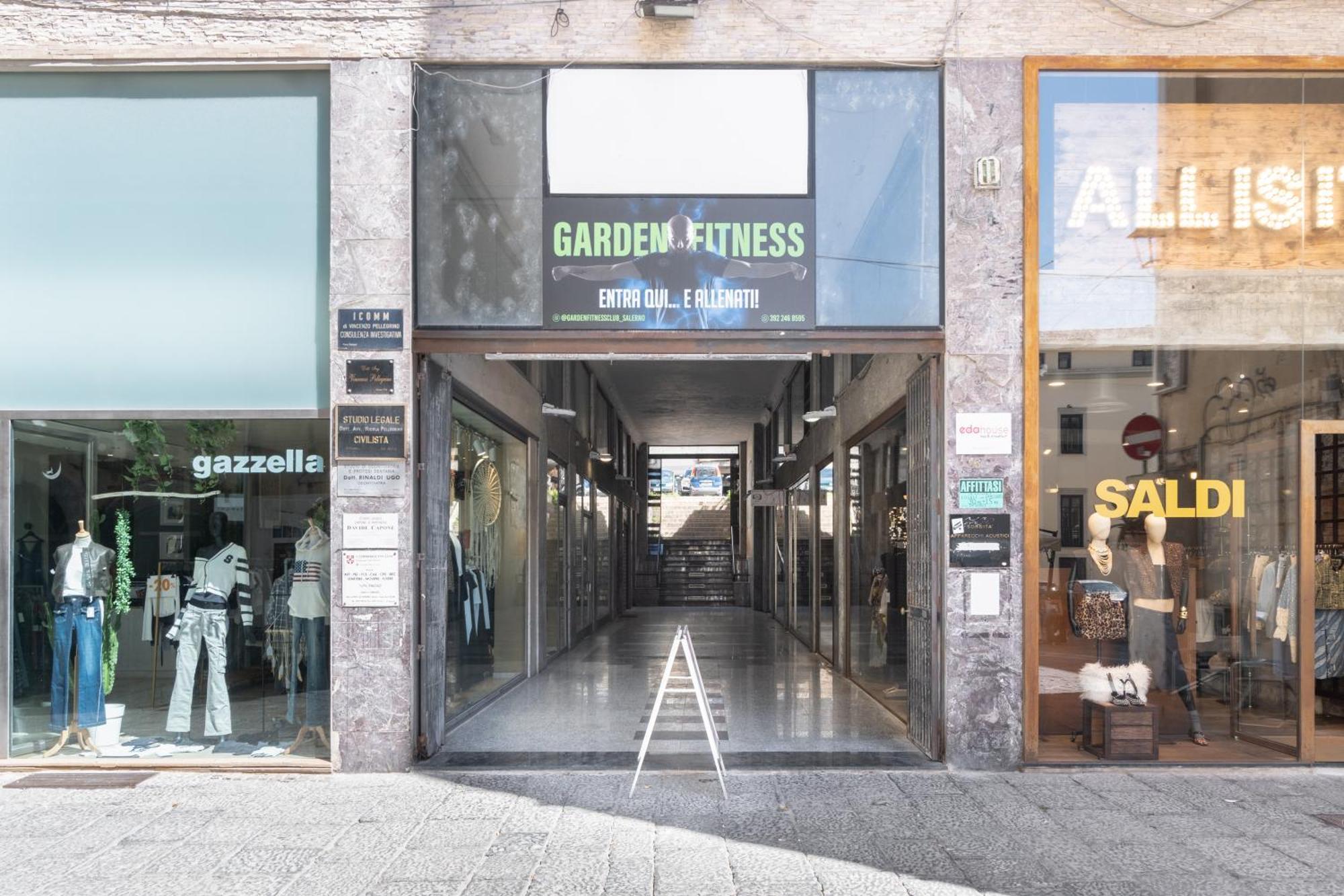 Casa Vacanza Angelina Via Mercanti Centro Storico Salerno Exterior photo