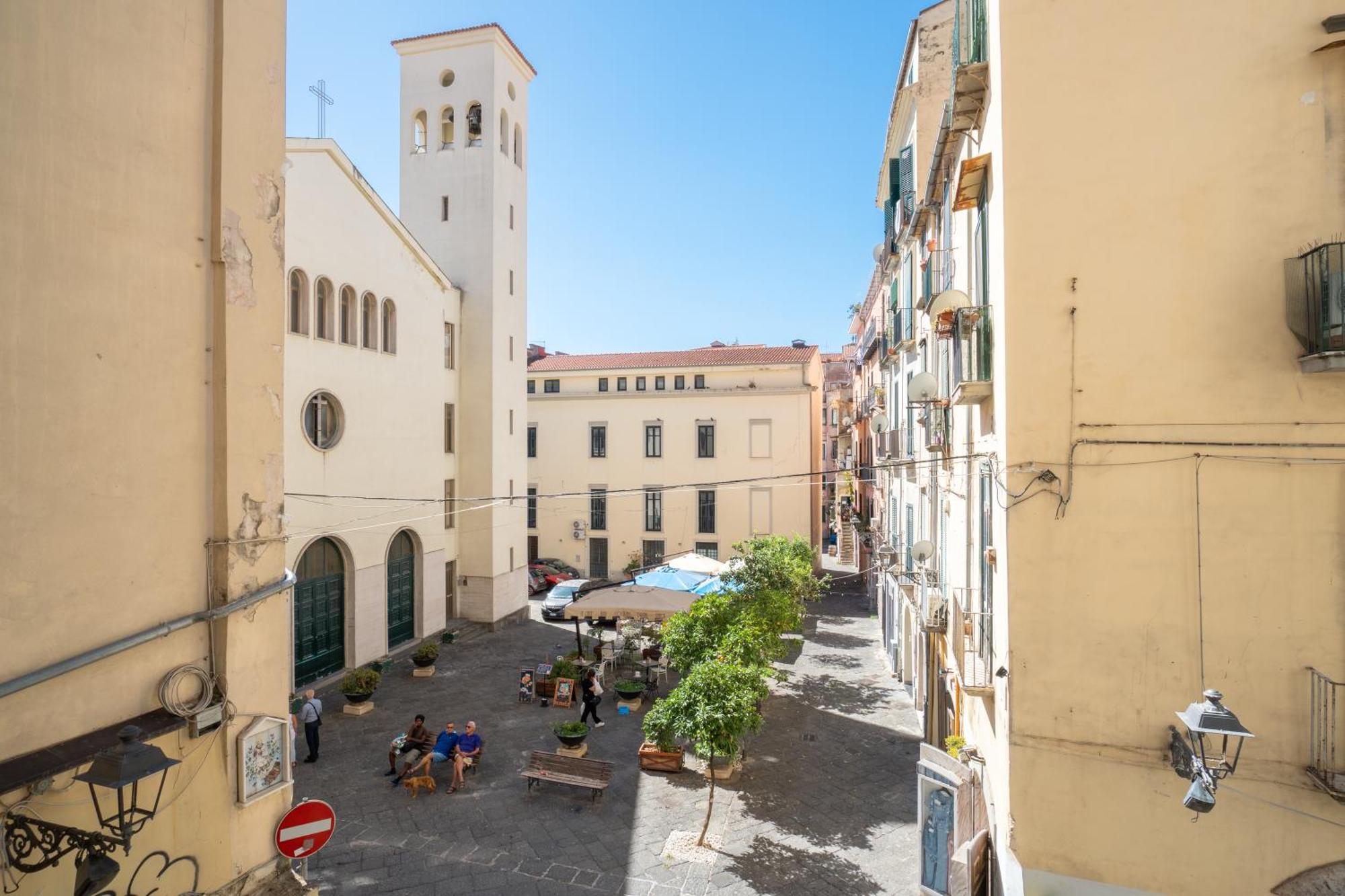 Casa Vacanza Angelina Via Mercanti Centro Storico Salerno Exterior photo
