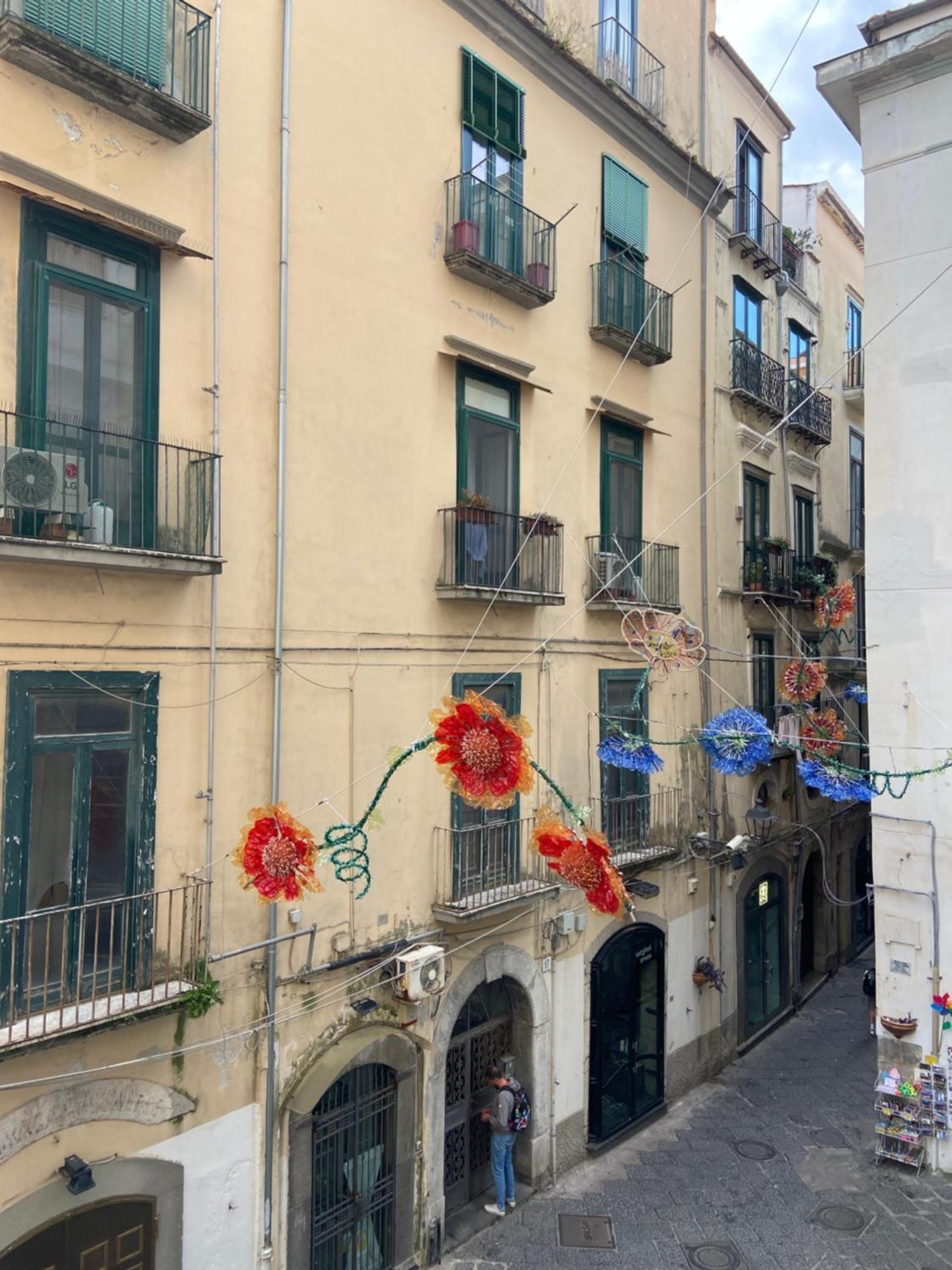 Casa Vacanza Angelina Via Mercanti Centro Storico Salerno Exterior photo
